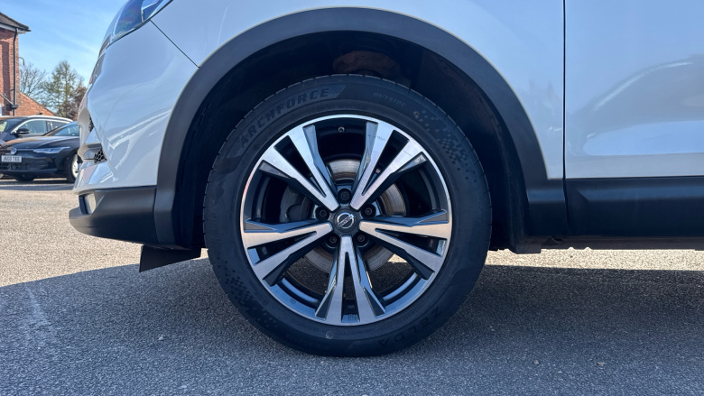 Nissan Qashqai 1.2 DiG-T N-Connecta 5dr Petrol Hatchback